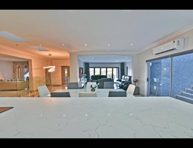 9 BEDROOM HOUSE FOR SALE IN GLENVISTA